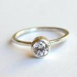 4mm Round Faceted Clear Qu..